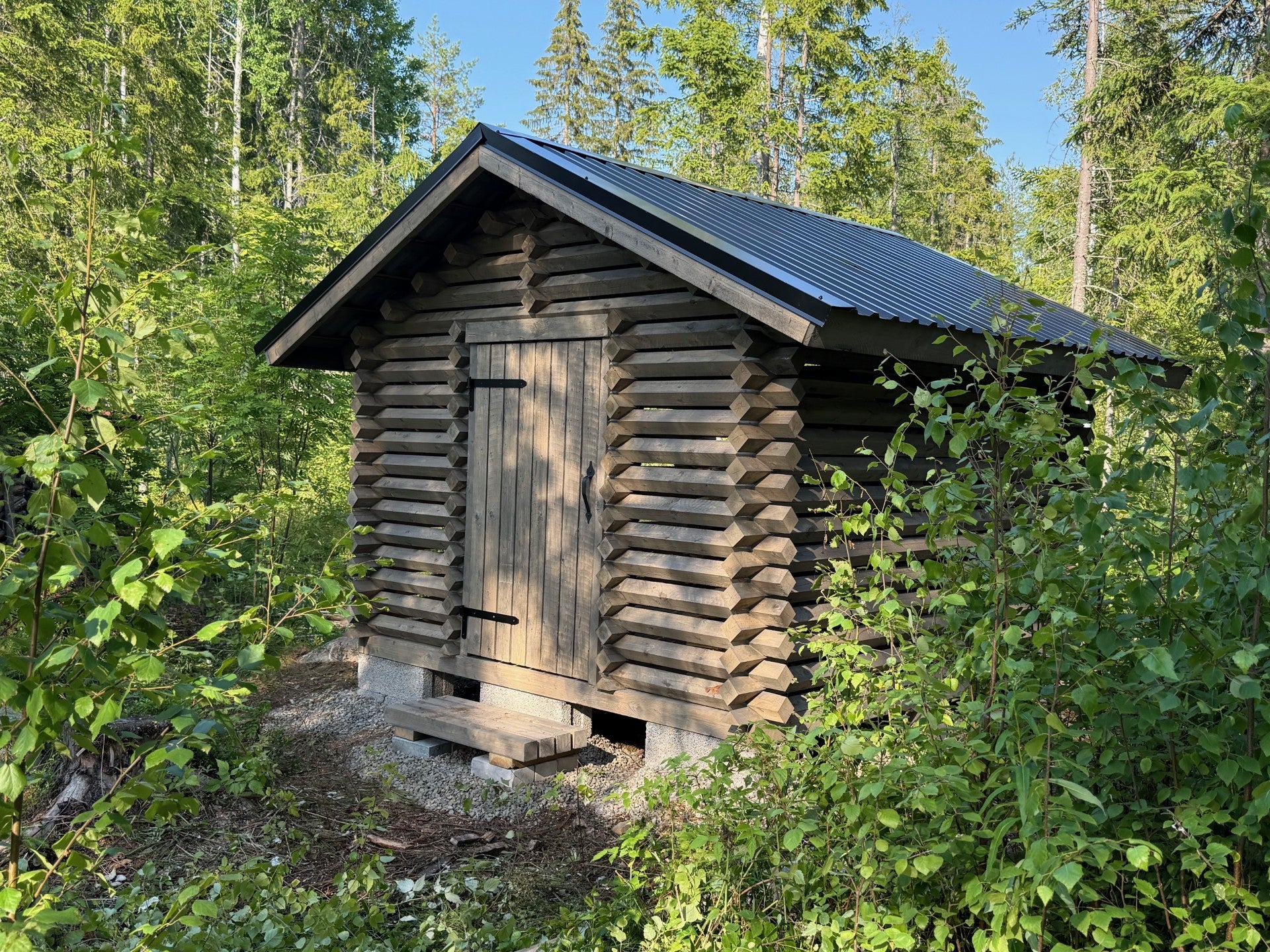 Neliöhirsirunko (monta kokoa)