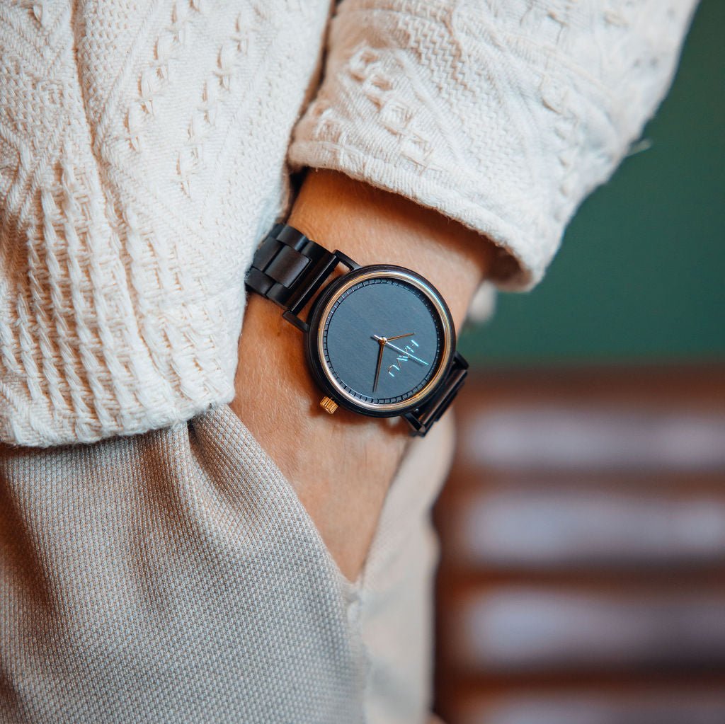 Aura (42mm) ENNAKKOMYYNTI